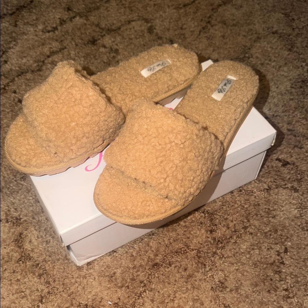 Pink Lily Tan Sherpa Slide Slippers